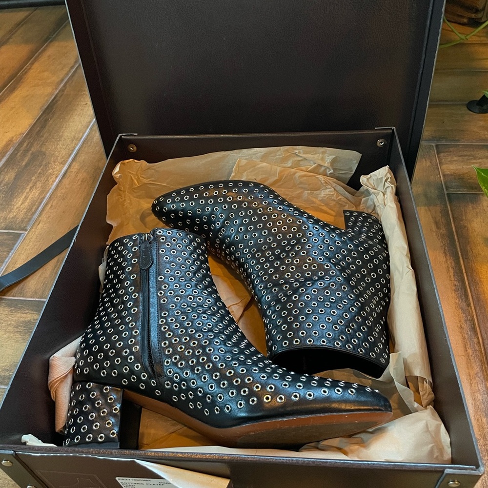 Gorgeous Grommet Studded Alaia Black Leather Boots (37) - Picture 5 of 9
